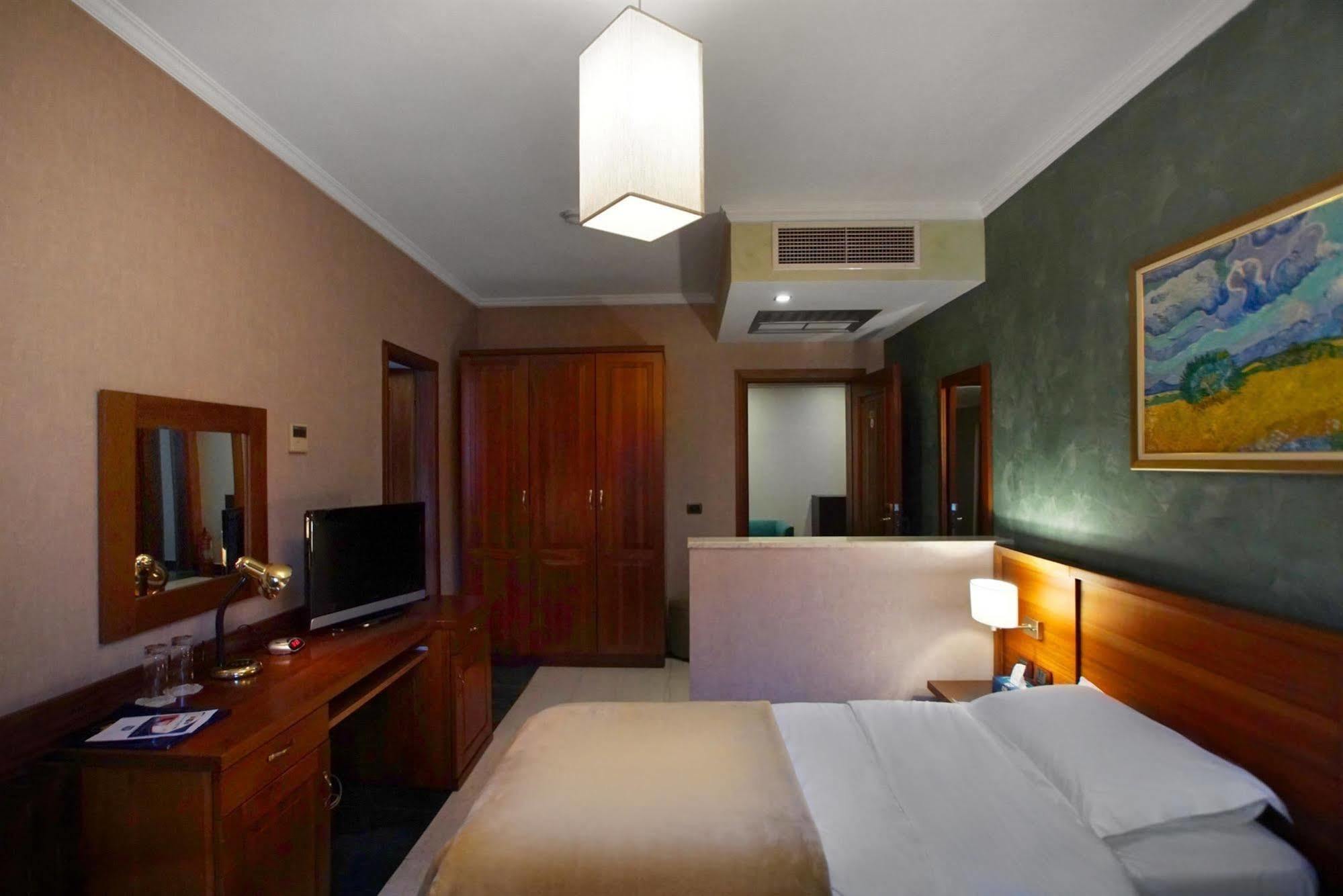טיראנה Nov Hotel מראה חיצוני תמונה
