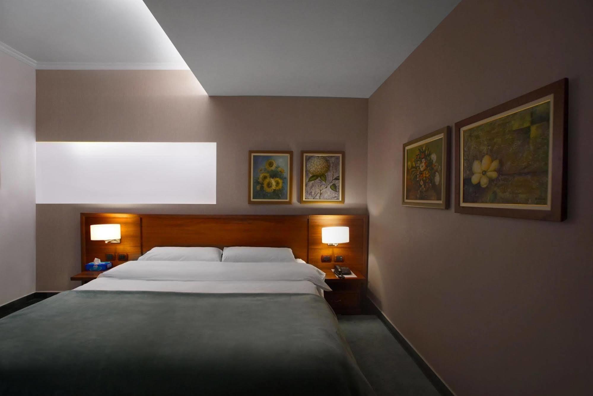 טיראנה Nov Hotel מראה חיצוני תמונה