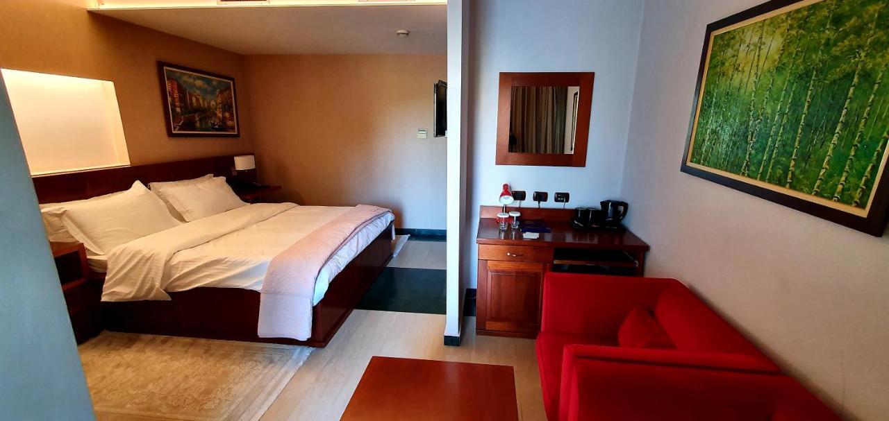 טיראנה Nov Hotel מראה חיצוני תמונה